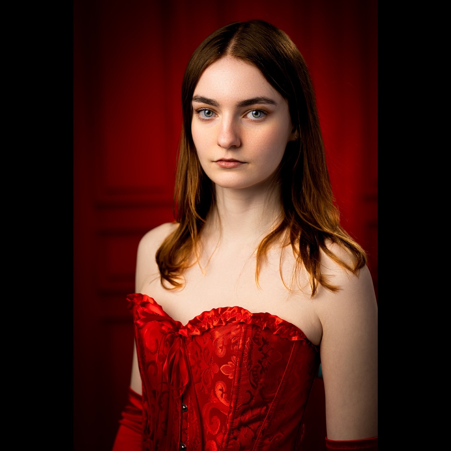 🎬 Rouge Passion
Un shooting avec Andrea placé sous le signe de l’élégance et du contraste.
Textures, lumière cinématographique, regard puissant – chaque détail a été pensé pour sublimer la force douce qui se dégage de ce portrait.
Merci à Andrea pour sa grâce naturelle et son charisme devant l’objectif
#portraitphotography #redportrait #studiofashion #luxembourgphotographer #portraitmode #lightandshadow #fashionportrait #redandblack #fineartportrait #elegantportrait #luxembourgmodel #creativeportrait #femaleportrait #corsetstyle #beautyshot #romainlambayphotography
#lightroom #lightandshoot #beluxphoto
#nikon #nikonz9 #beluxphoto #studio #studiophotoshoot #visionasp #modelphotoshoot